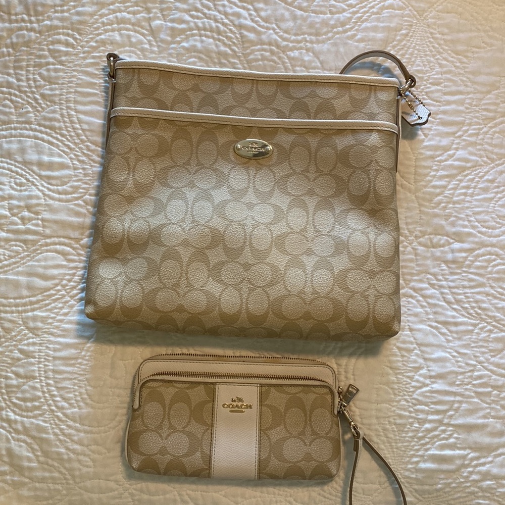 Authentic coach purse and wallet excellent shape!